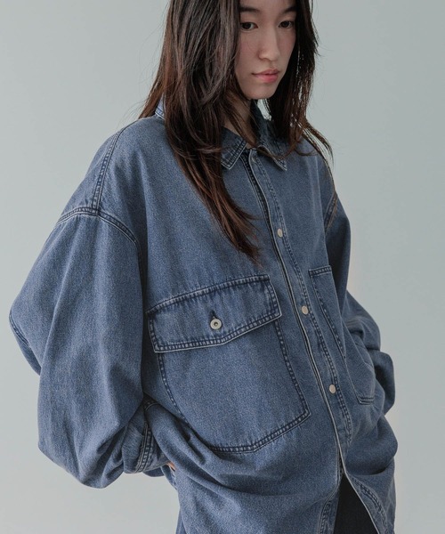 LOWRYS FARM（ローリーズファーム）の「【LFM(U)】デニムオーバーシャツ　571340（シャツ/ブラウス・メンズ・ブルー/ブラック・MEDIUM/LARGE）」の2枚目の写真