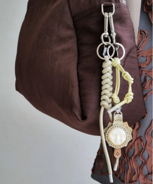 ITTI（イッチ）の「ITTI/イッチ/CRISTY SNAKE KNOT CHARM / CRACK /ITTI-GOODS-063-CR（その他小物・メンズ・アイボリー/ブラック・F）」の8枚目の写真
