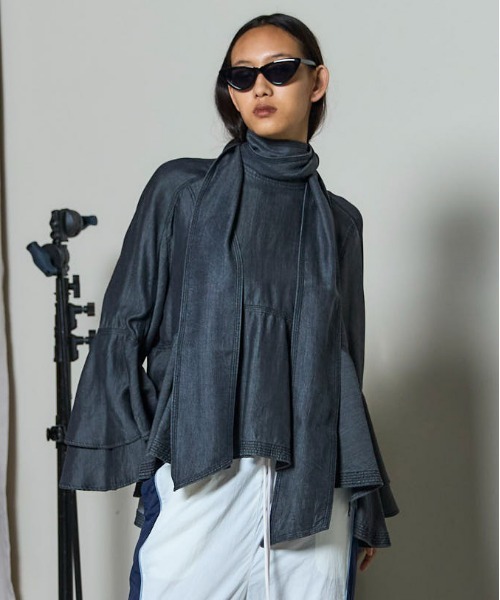 MAISON SPECIAL（メゾンスペシャル）の「Denim Bowtie Blouse/デニムボウタイブラウス（シャツ/ブラウス・レディース・ブルー/ブラック・FREE）」の2枚目の写真