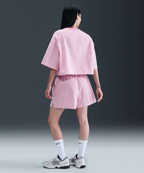 NIKE(ナイキ)の「《セットアップ対応商品》ナイキ スポーツウェア チル ポプリン ウィメンズ ストライプ ボクシー トップ / Nike Sportswear Chill Poplin Women's Striped Boxy Top IH8485-675 Playful Pink(Tシャツ/カットソー・レディース・ピンク系その他2・XL/L/XS/S/M)」の5枚目の写真