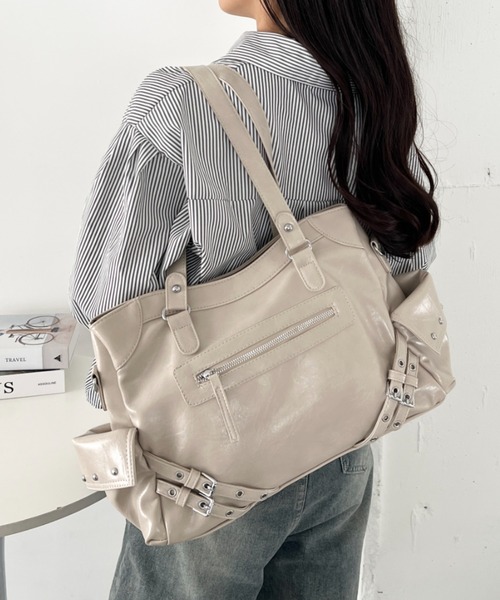 CLEA（クレア）の「【A4サイズ対応】ヴィンテージライクボストンバッグ（ボストンバッグ・レディース・ベージュ/ワインレッド/アイボリー/ブラック・FREE）」の3枚目の写真