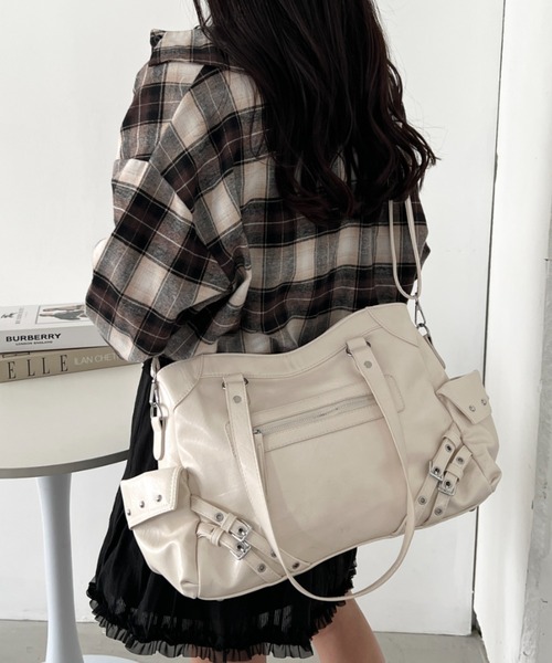 CLEA（クレア）の「【A4サイズ対応】ヴィンテージライクボストンバッグ（ボストンバッグ・レディース・ベージュ/ワインレッド/アイボリー/ブラック・FREE）」の2枚目の写真