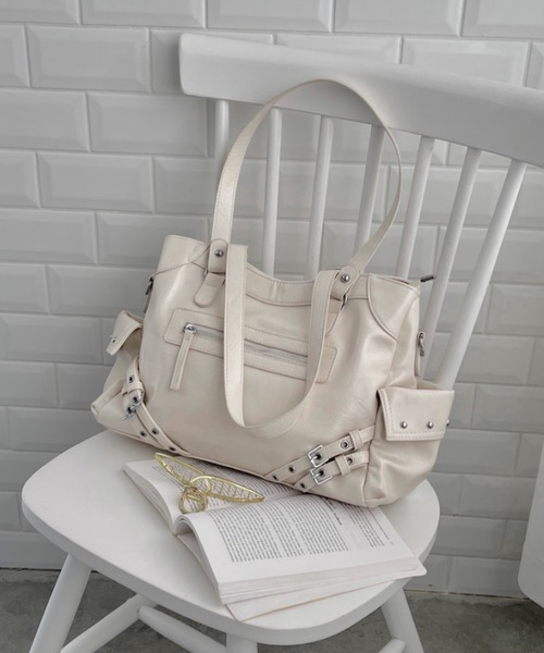 CLEA（クレア）の「【A4サイズ対応】ヴィンテージライクボストンバッグ（ボストンバッグ・レディース・ベージュ/ワインレッド/アイボリー/ブラック・FREE）」の13枚目の写真