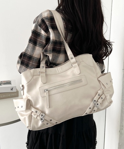 CLEA（クレア）の「【A4サイズ対応】ヴィンテージライクボストンバッグ（ボストンバッグ・レディース・ベージュ/ワインレッド/アイボリー/ブラック・FREE）」の8枚目の写真