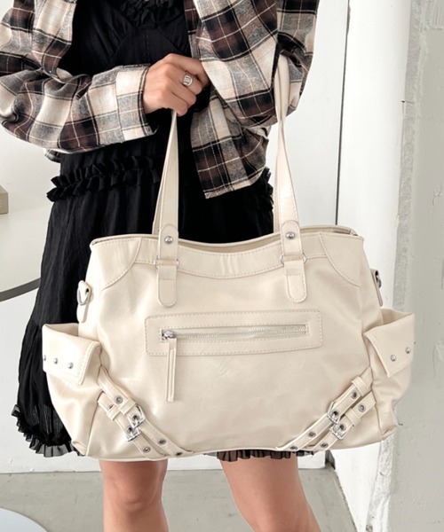 CLEA（クレア）の「【A4サイズ対応】ヴィンテージライクボストンバッグ（ボストンバッグ・レディース・ベージュ/ワインレッド/アイボリー/ブラック・FREE）」の9枚目の写真