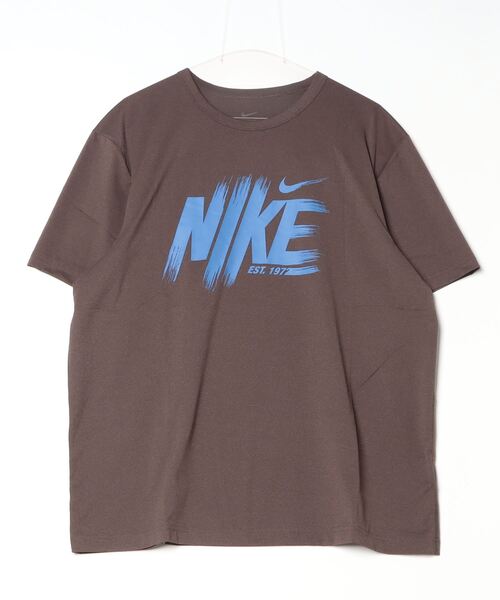 NIKE(ナイキ)の「ナイキ NIKE ナイキ DF UV HYVERSE S/S トップ GFX(Tシャツ/カットソー・メンズ・ブラウン/ブラック/パープル/ブルーグレー・LL/3L/S/M/L)」の1枚目の写真