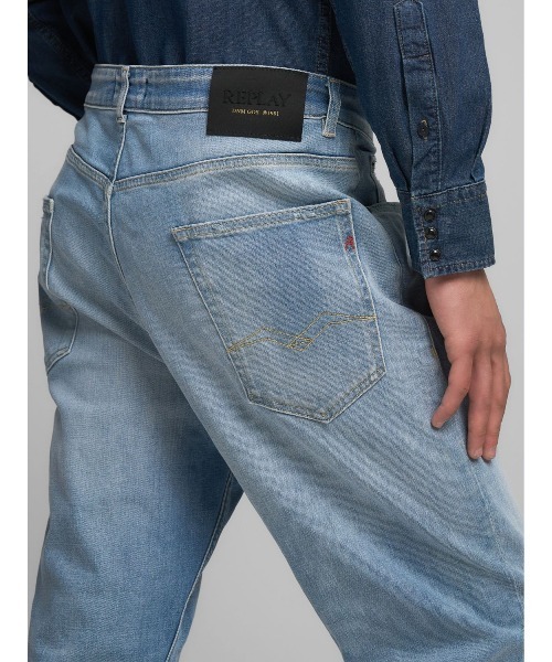 REPLAY(リプレイ)の「ブーツカットCLEY ライトインディゴストレッチデニム(デニムパンツ・メンズ・ライトブルー・W28xL32/W30xL32/W32xL32/W34xL32)」の4枚目の写真