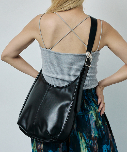 NOMINE（ノミネ）の「【AT CREATION】ヴォルガバックル ショルダーバッグ（ショルダーバッグ・レディース・ブラック/アイボリー・フリー）」の4枚目の写真