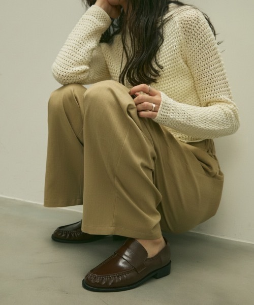 Lutim by u(ルチバイユー)の「Gather toe loafer / ギャザートゥローファー(ローファー・レディース・キャメル/ブラウン/ブラック・24.5/23.5)」の2枚目の写真
