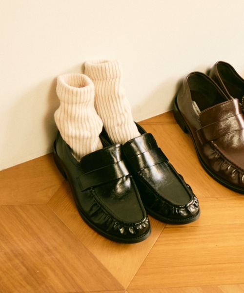 Lutim by u(ルチバイユー)の「Gather toe loafer / ギャザートゥローファー(ローファー・レディース・キャメル/ブラウン/ブラック・24.5/23.5)」の1枚目の写真