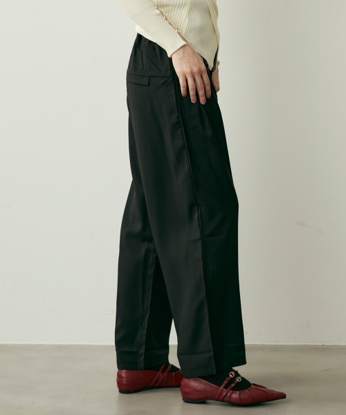 Clum(クルム)の「ヨークデザインストレートスラックス(スラックス・レディース・ブラック/グレー・LARGE/MEDIUM/SMALL)」の4枚目の写真