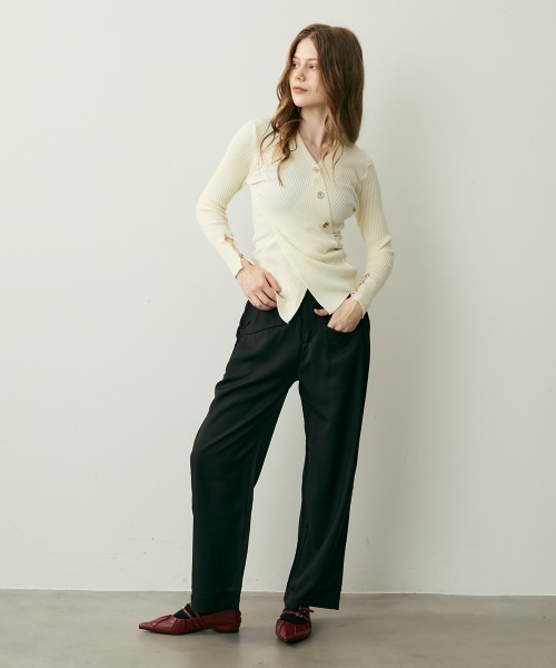 Clum(クルム)の「ヨークデザインストレートスラックス(スラックス・レディース・ブラック/グレー・LARGE/MEDIUM/SMALL)」の11枚目の写真