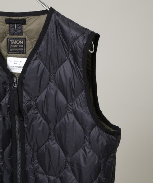 NANO universe(ナノユニバース)の「TAION/MILITARY V NECK W-ZIP DOWN VT(ダウンベスト・メンズ・ブラック/ダークオリーブ・M/L)」の4枚目の写真