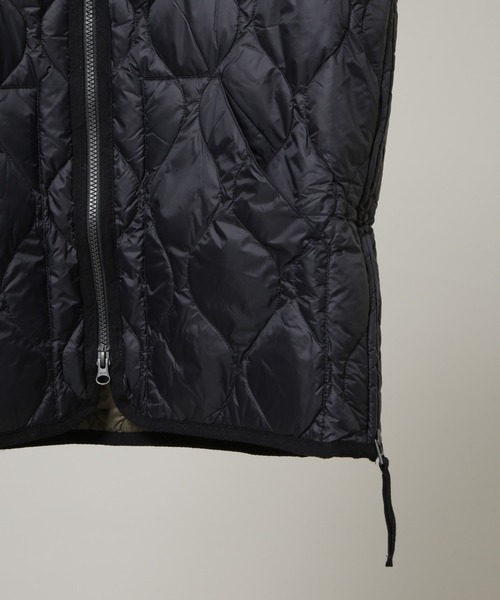 NANO universe(ナノユニバース)の「TAION/MILITARY V NECK W-ZIP DOWN VT(ダウンベスト・メンズ・ブラック/ダークオリーブ・M/L)」の6枚目の写真