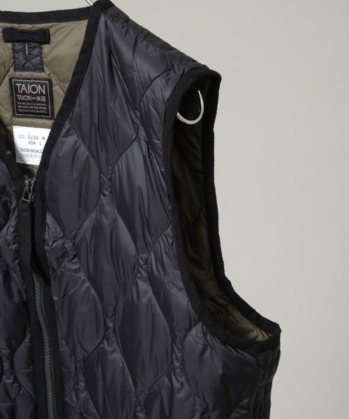 NANO universe(ナノユニバース)の「TAION/MILITARY V NECK W-ZIP DOWN VT(ダウンベスト・メンズ・ブラック/ダークオリーブ・M/L)」の8枚目の写真