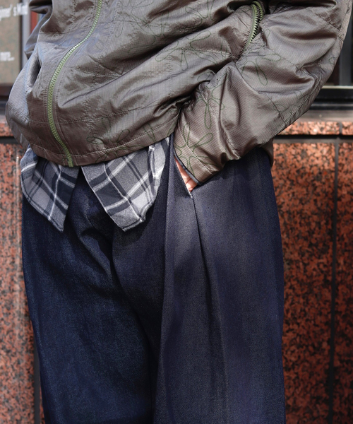 WISM(ウィズム)の「SEVENTH / セブンス DENIM 440 BERMUDA JEANS(デニムパンツ・メンズ・ネイビー・MEDIUM/SMALL)」の2枚目の写真