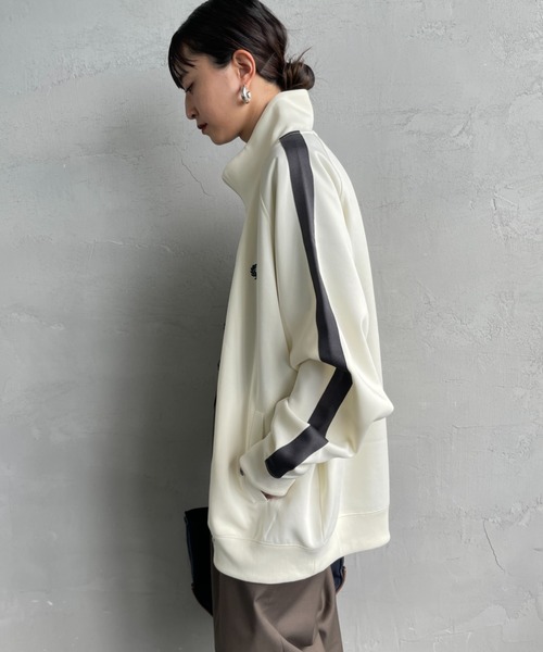 FRED PERRY（フレッドペリー）の「[FRED PERRY/フレッドペリー] 別注 配色ライン トラックジャケット（ジャージ・レディース・ブラウン/ブルー/アイボリー・S/M/L/XL）」の11枚目の写真