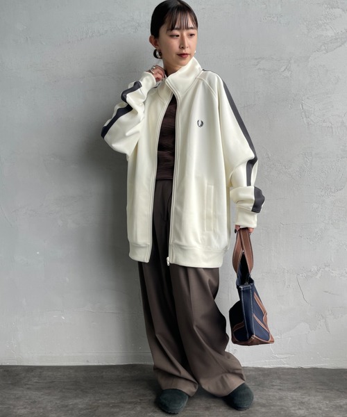 FRED PERRY（フレッドペリー）の「[FRED PERRY/フレッドペリー] 別注 配色ライン トラックジャケット（ジャージ・レディース・ブラウン/ブルー/アイボリー・S/M/L/XL）」の13枚目の写真