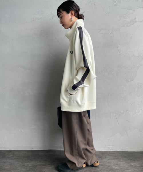 FRED PERRY（フレッドペリー）の「[FRED PERRY/フレッドペリー] 別注 配色ライン トラックジャケット（ジャージ・レディース・ブラウン/ブルー/アイボリー・S/M/L/XL）」の14枚目の写真