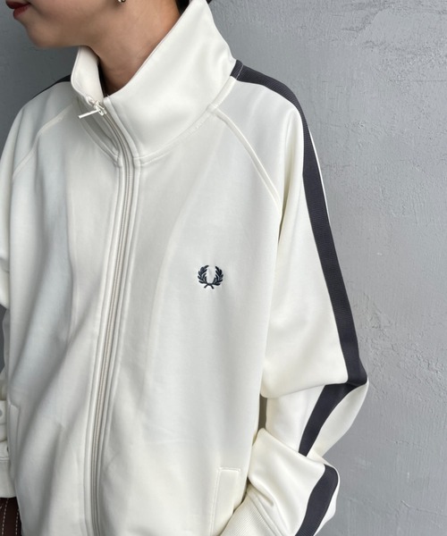FRED PERRY（フレッドペリー）の「[FRED PERRY/フレッドペリー] 別注 配色ライン トラックジャケット（ジャージ・レディース・ブラウン/ブルー/アイボリー・S/M/L/XL）」の16枚目の写真