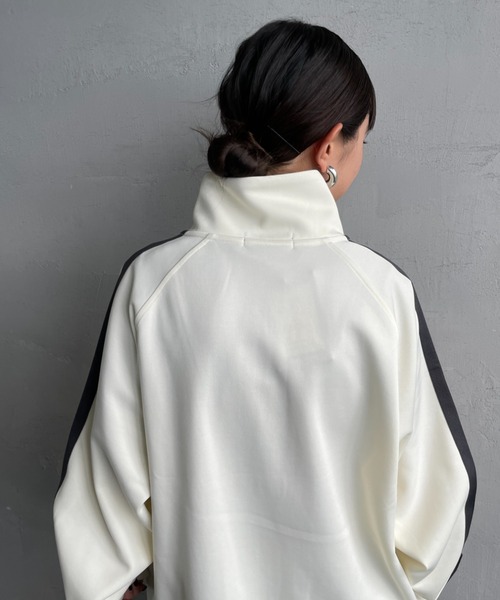 FRED PERRY（フレッドペリー）の「[FRED PERRY/フレッドペリー] 別注 配色ライン トラックジャケット（ジャージ・レディース・ブラウン/ブルー/アイボリー・S/M/L/XL）」の17枚目の写真