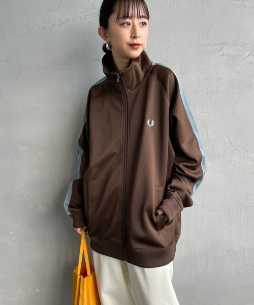 FRED PERRY（フレッドペリー）の「[FRED PERRY/フレッドペリー] 別注 配色ライン トラックジャケット（ジャージ・レディース・ブラウン/ブルー/アイボリー・S/M/L/XL）」の20枚目の写真