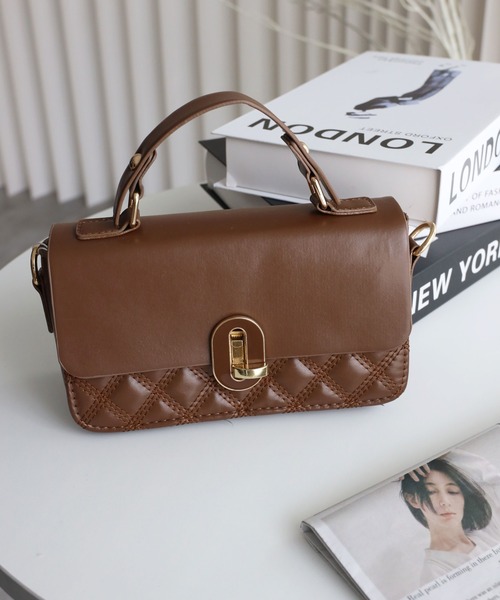 YENNA（イェンナ）の「キルティングOバックルミニBAG（ショルダーバッグ・レディース・ブラック/ブラウン・FREE）」の5枚目の写真