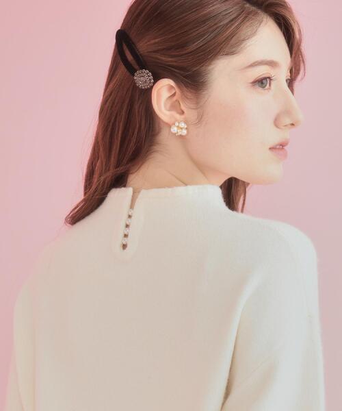 couture brooch（クチュールブローチ）の「【ゆるふわ・通勤】リッシュアンゴラ バックパール調ニット（ニット/セーター・レディース・グレー/オフホワイト/ライトブルー/ピンク系その他/ブラック・42/38/36）」の2枚目の写真