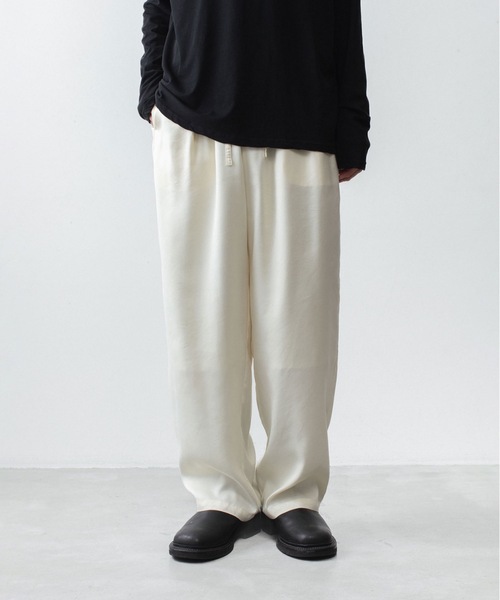 ATTACHMENT(アタッチメント)の「CU/PE フィブリルサテン イージートラウザーズ / CU/PE FIBRIL SATIN EASY TROUSERS(スラックス・メンズ・ブラック/オフホワイト/ライトブラウン・3/2/1)」の2枚目の写真
