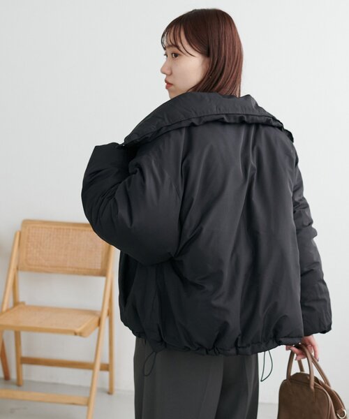 DISCOAT（ディスコート）の「【WEB限定】袖ボリュームショートダウンジャケット（ダウンジャケット/コート・レディース・アイボリー/ブラック・FREE）」の6枚目の写真