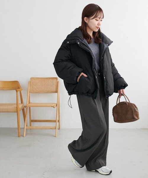 DISCOAT（ディスコート）の「【WEB限定】袖ボリュームショートダウンジャケット（ダウンジャケット/コート・レディース・アイボリー/ブラック・FREE）」の8枚目の写真