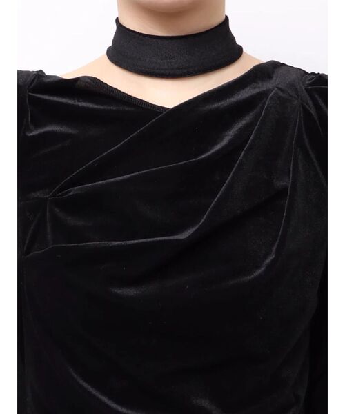 dazzlin（ダズリン）の「チョーカー付ドレープシアーベロアトップス（Tシャツ/カットソー・レディース・ブラック/アイボリー/ブラウン・FREE）」の5枚目の写真