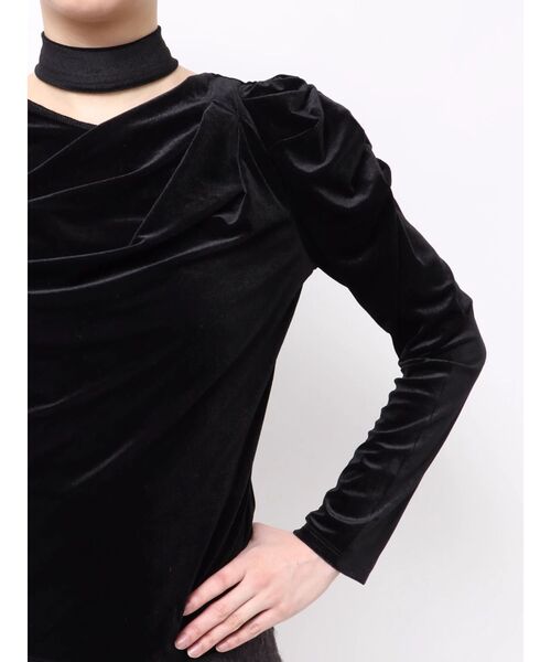 dazzlin（ダズリン）の「チョーカー付ドレープシアーベロアトップス（Tシャツ/カットソー・レディース・ブラック/アイボリー/ブラウン・FREE）」の6枚目の写真