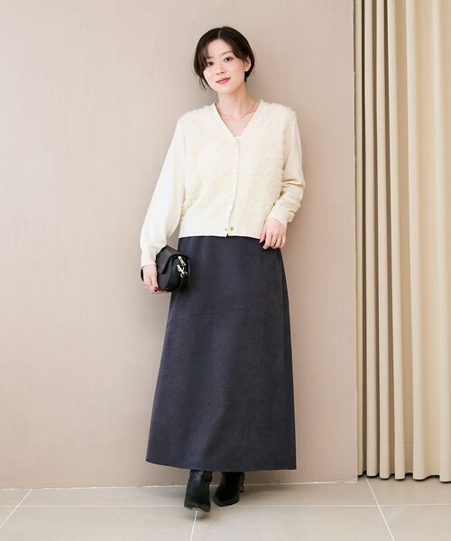 le.coeur blanc（ルクールブラン）の「コーデュロイフレアスカート（スカート・レディース・チャコールグレー/アイボリー/グレイッシュベージュ・38）」の6枚目の写真