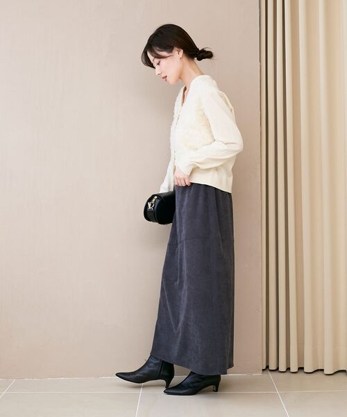 le.coeur blanc（ルクールブラン）の「コーデュロイフレアスカート（スカート・レディース・チャコールグレー/アイボリー/グレイッシュベージュ・38）」の9枚目の写真