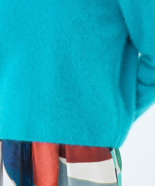 BALLSEY(ボールジィ)の「フラッフィーヤーン Vネックプルオーバー(ニット/セーター・レディース・ブルー/ダークグリーン/グレー・S)」の4枚目の写真