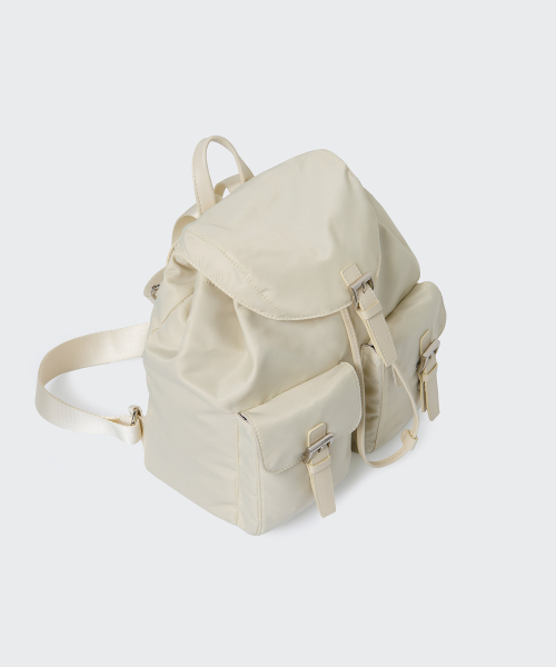 MUSINSA STANDARD WOMAN（ムシンサスタンダードウーマン）の「ウィメンズナイロンフラップミニバックパック[ライトベージュ]（バックパック/リュック・レディース・その他・FREE）」の3枚目の写真