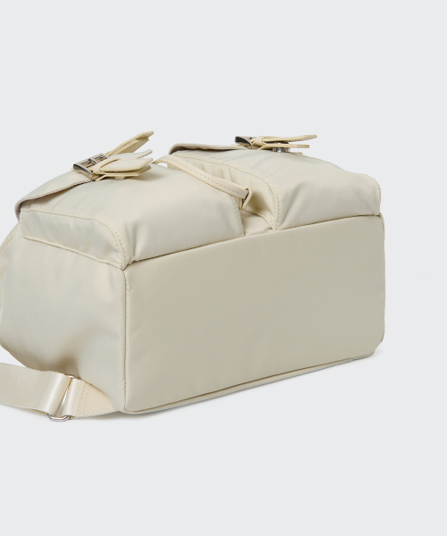 MUSINSA STANDARD WOMAN（ムシンサスタンダードウーマン）の「ウィメンズナイロンフラップミニバックパック[ライトベージュ]（バックパック/リュック・レディース・その他・FREE）」の6枚目の写真