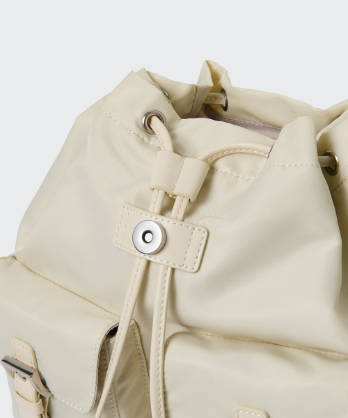 MUSINSA STANDARD WOMAN（ムシンサスタンダードウーマン）の「ウィメンズナイロンフラップミニバックパック[ライトベージュ]（バックパック/リュック・レディース・その他・FREE）」の9枚目の写真