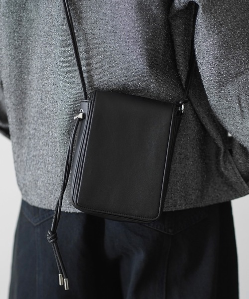 DEVICE（デバイス）の「【WEARISTA こーせ ×DEVICE コラボ】Rename ミニスクエアショルダーバッグ（ショルダーバッグ・メンズ・ダークオレンジ/ブラック・FREE）」の2枚目の写真