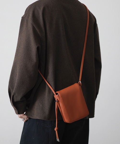 DEVICE（デバイス）の「【WEARISTA こーせ ×DEVICE コラボ】Rename ミニスクエアショルダーバッグ（ショルダーバッグ・メンズ・ダークオレンジ/ブラック・FREE）」の13枚目の写真