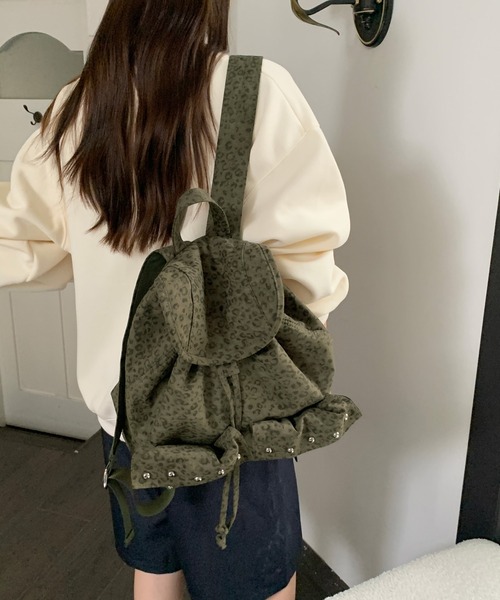 MEMECLE（メメクル）の「【MEMECLE/メメクル】レオパードスタッズリュック（バックパック/リュック・レディース・ベージュ/ブラック/カーキ・FREE）」の3枚目の写真