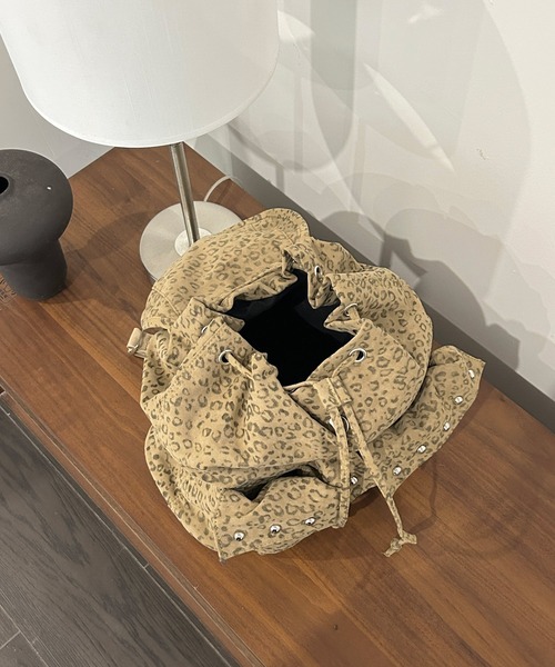 MEMECLE（メメクル）の「【MEMECLE/メメクル】レオパードスタッズリュック（バックパック/リュック・レディース・ベージュ/ブラック/カーキ・FREE）」の9枚目の写真