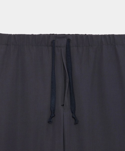 markaware（マーカウェア）の「【markaware/marka】ウールギャバワッシャータンブラー / ワイドシリンダーフィットイージーパンツ/WIDE CYLINDER FIT EASY PANTS（スラックス・メンズ・ブラック/グレー・1/2）」の3枚目の写真