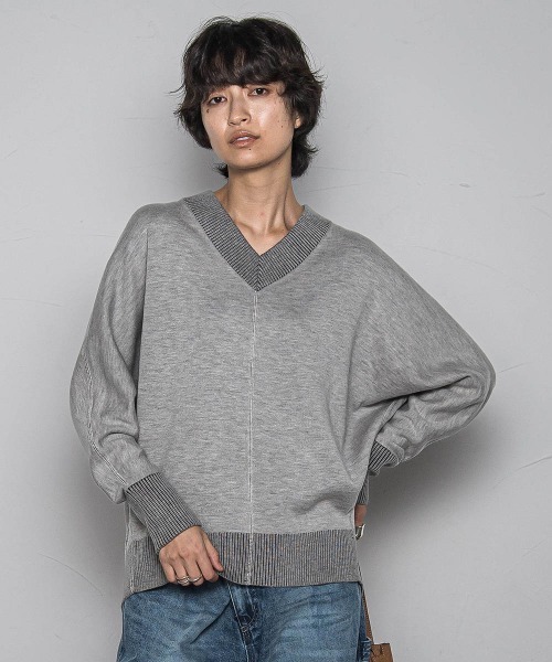 MAYSON GREY(メイソングレイ)の「今日の気分で着回せるリバーシブルニット≪手洗い可能≫(ニット/セーター・レディース・ブラック/ベージュ/レッド/ブルー/ライトグレー/ブルー系その他/イエロー・M)」の3枚目の写真