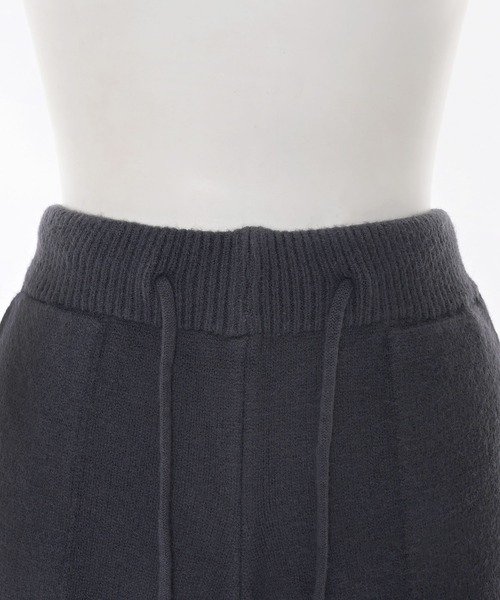 Narcissus（ナルシス）の「ニットセットアップ/ハーフパンツ/Vネックニットトップス（ニット/セーター・レディース・ブラック/グレー・FREE）」の12枚目の写真