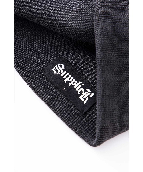 SUPPLIER（サプライヤー）の「ビーニー｜Studs Cross Leather Patch Beanie｜SUPPLIER（ニットキャップ/ビーニー・メンズ・ブラック・FREE）」の5枚目の写真