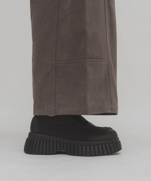 KBF（ケイビーエフ）の「チャンキーソールパファースリッポン（スニーカー・レディース・ブラック/カーキ・37/39/38）」の2枚目の写真