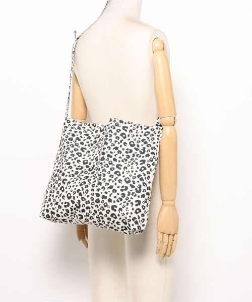 almo(アルモ)の「ヒョウ柄キャンバスショルダーバッグ/レオパード/レディース(NEZ)(ショルダーバッグ・レディース・ホワイト/ブラウン・FREE)」の10枚目の写真