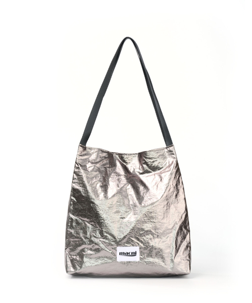 MACNI（マクニ）の「GLOSSY SHOULDER BAG METAL（ショルダーバッグ・レディース・その他・FREE）」の2枚目の写真